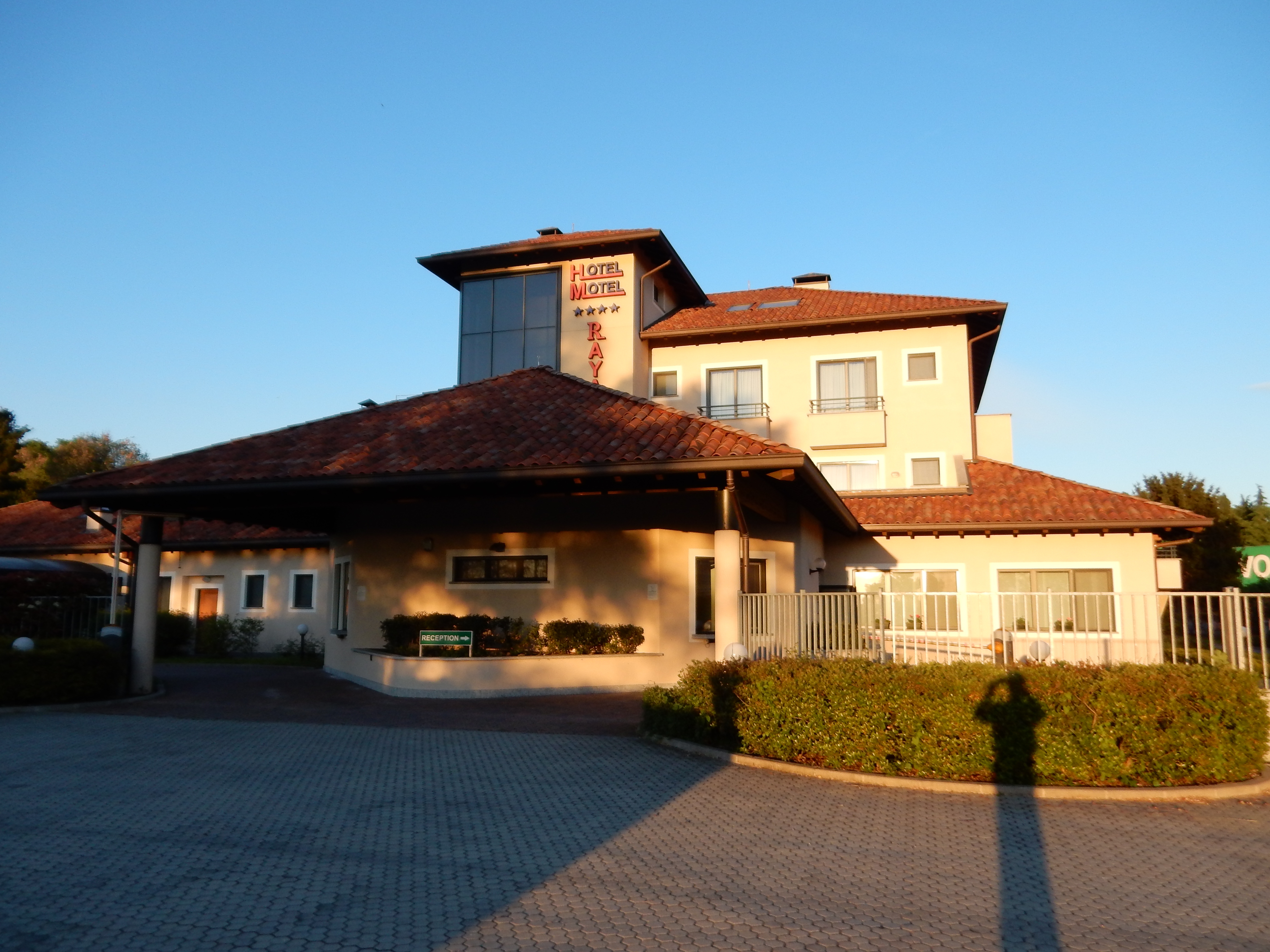 Raya Hotel Motel