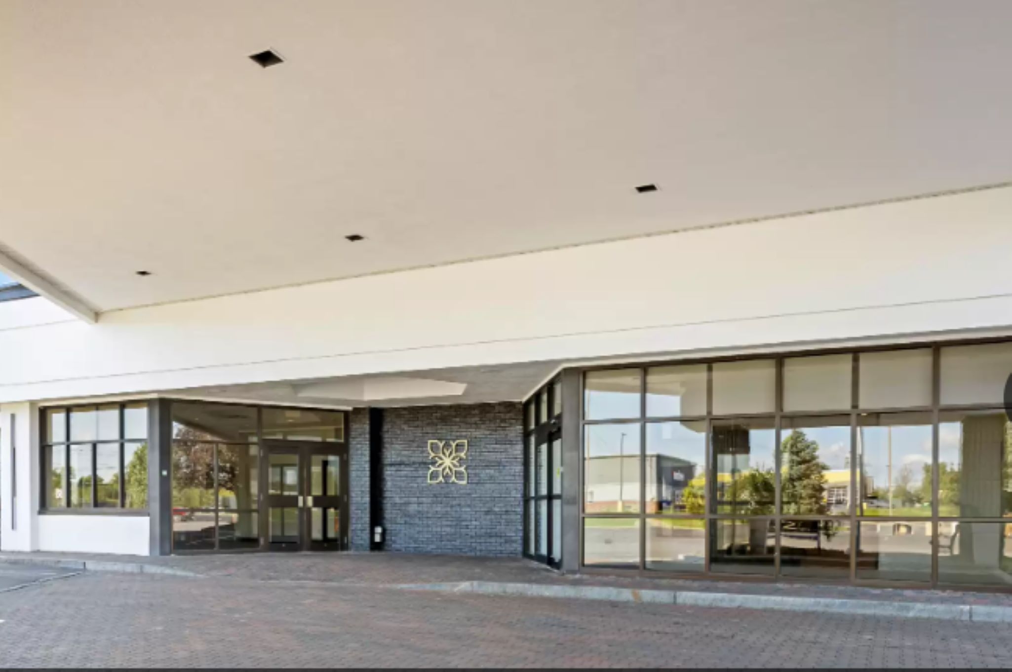 The Lux Hotel & Conference Center -Ascend Hotel