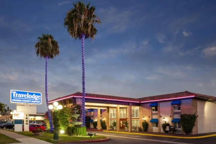 Travelodge by Wyndham Orange County Airport