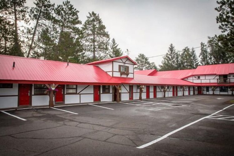 Lumberjack Inn