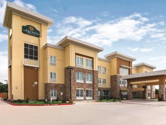 La Quinta Inn Suites Luling