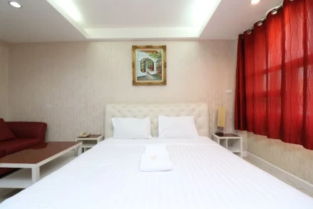 OYO 128 Avy Hotel