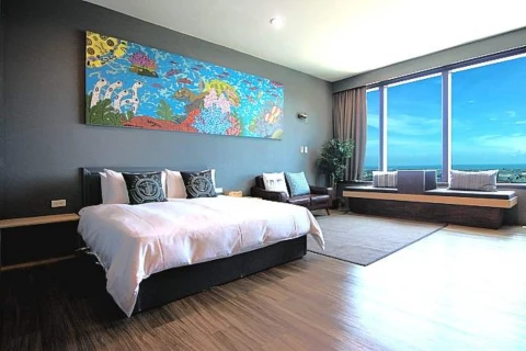 85 Sky Hostel