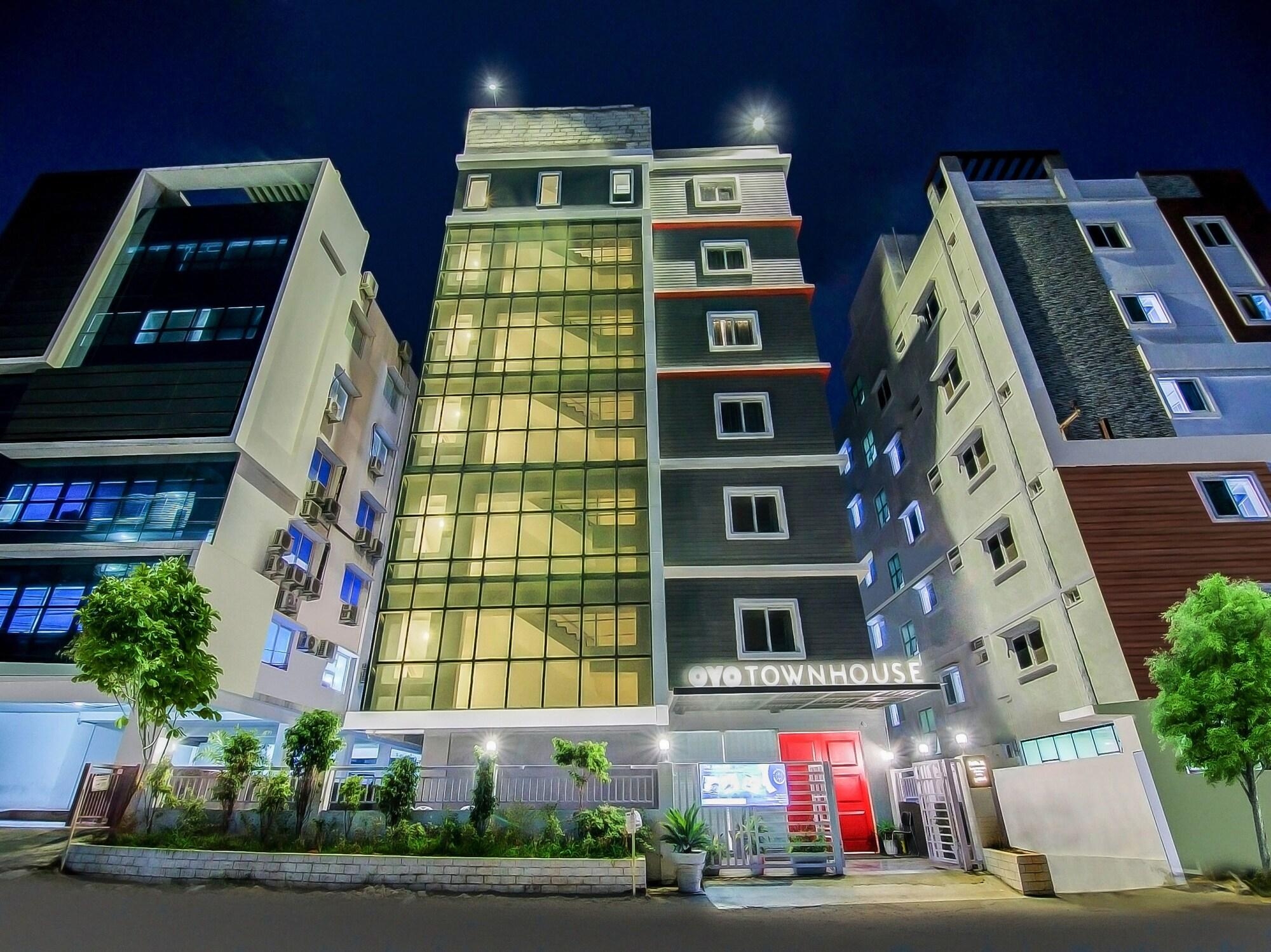 OYO Townhouse 034 Hitech City Road