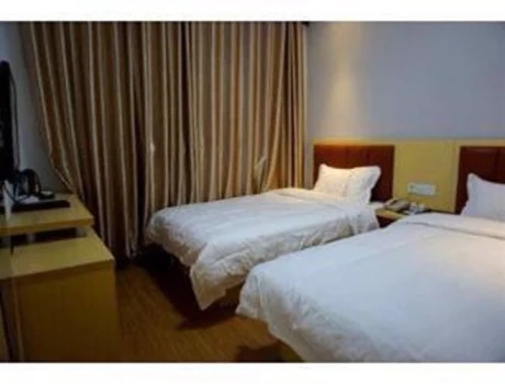 Super 8 Shanghai Nanjing Lu Walking Street First One