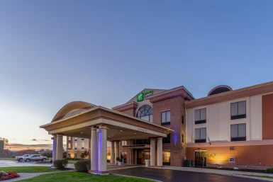 Holiday Inn Express and Suites Bowling Green