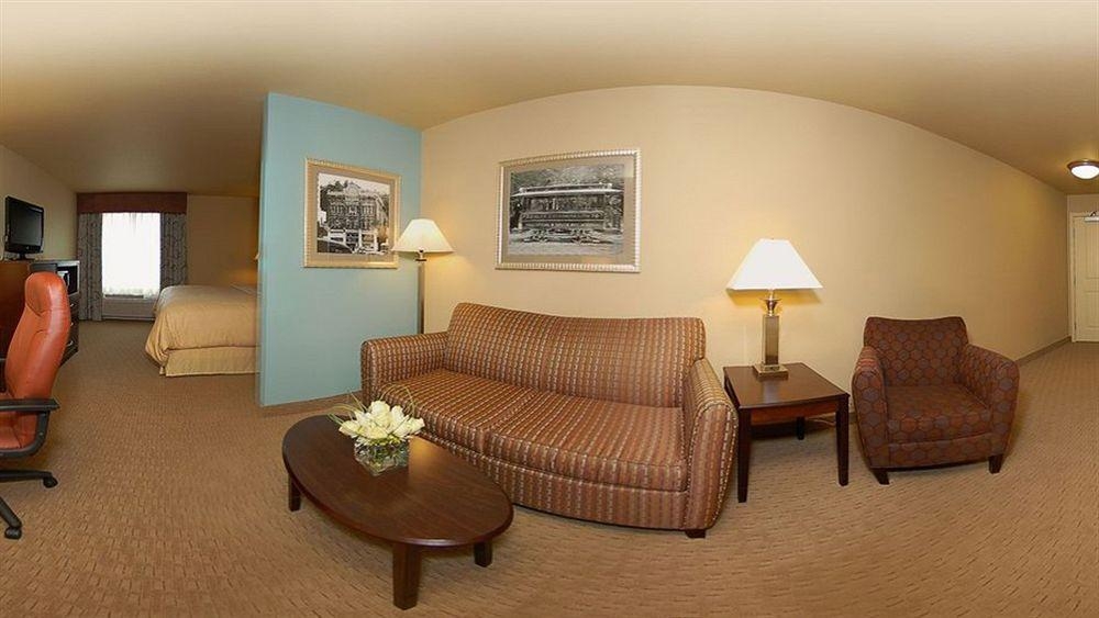 Comfort Suites near Hot Springs Park