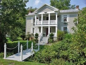 Frog Hollow Bed And Breakfast