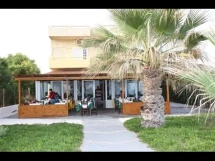 Enorme Armonia Beach Resort