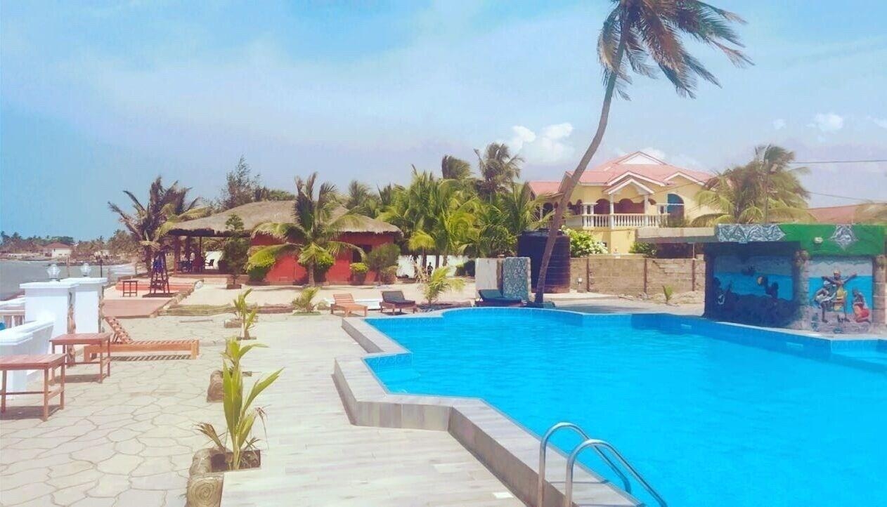 Coconut Pointe Villa & Beach Resort