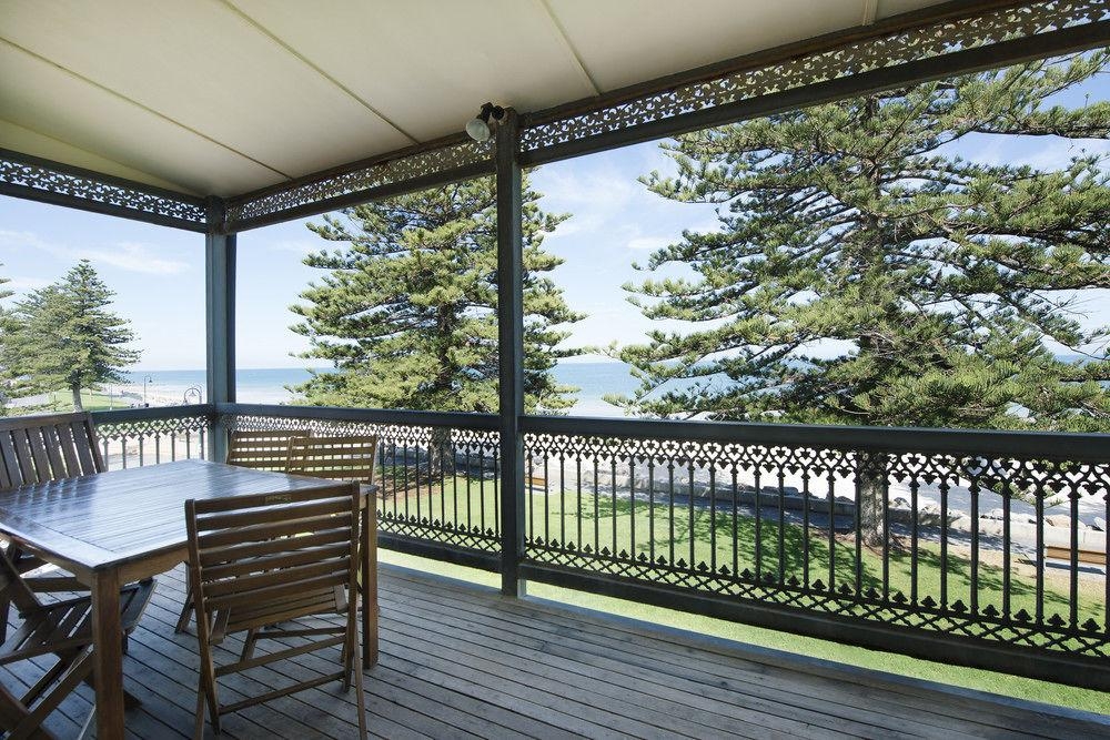 Seawall Apartments
