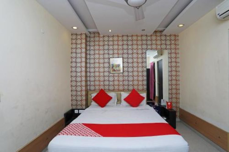 Oyo 28439 Skylark Hotel