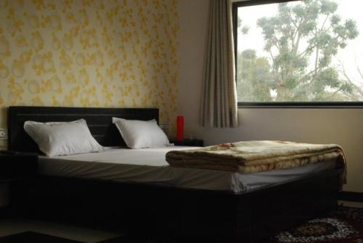 OYO 10413 Hotel Royal Plaza