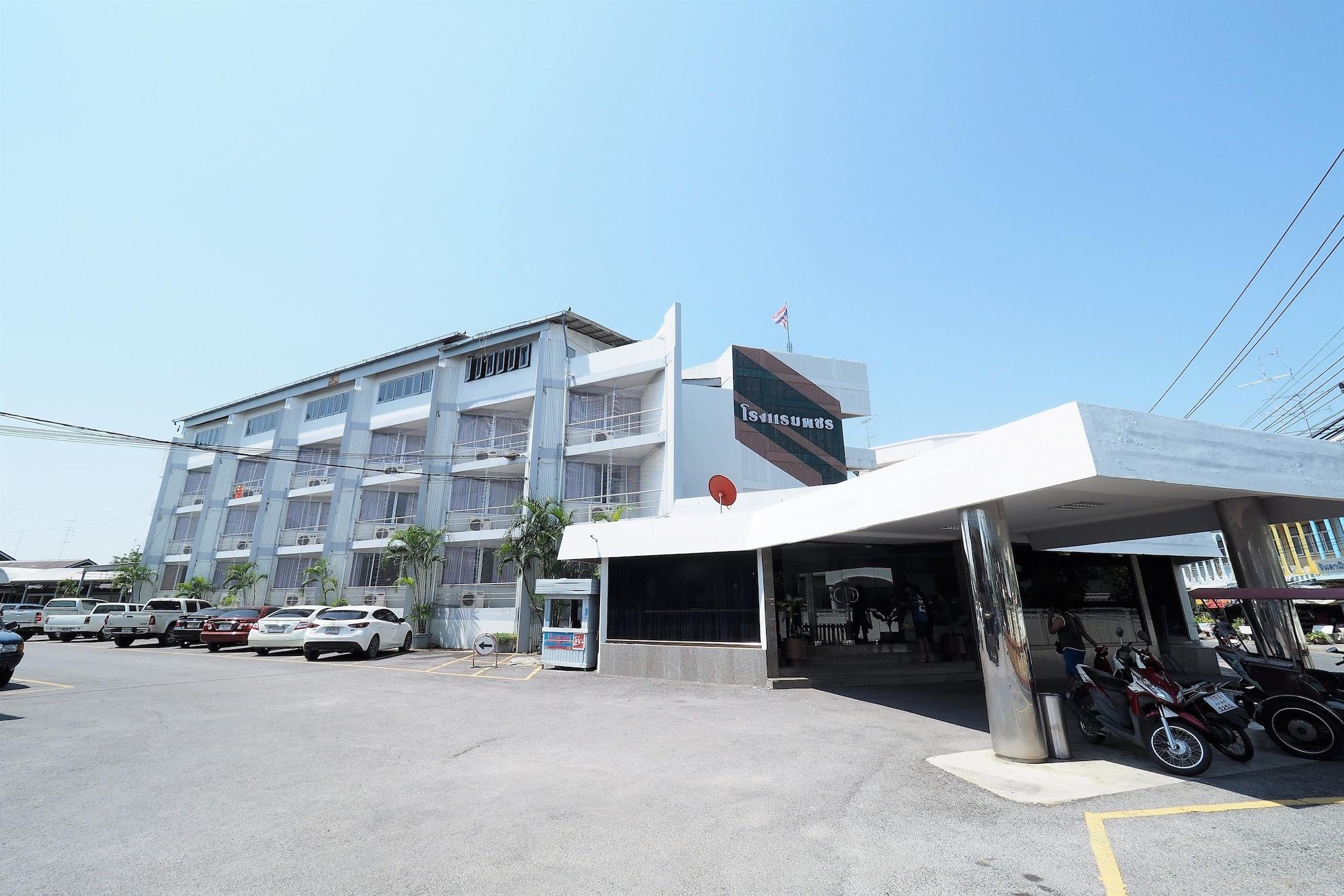 Pachara Hotel And Restaurant