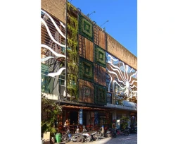 Nau Here Hostel