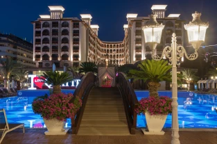 Quattro Beach Spa & Resort Hotel