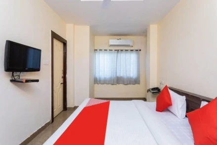 Oyo 36211 Hotel Padma Palace