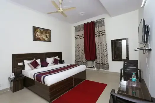OYO 8910 Celeste Inn