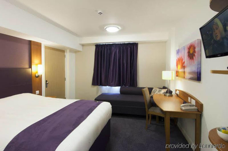 Premier Inn Rotherham East (M18/M1)