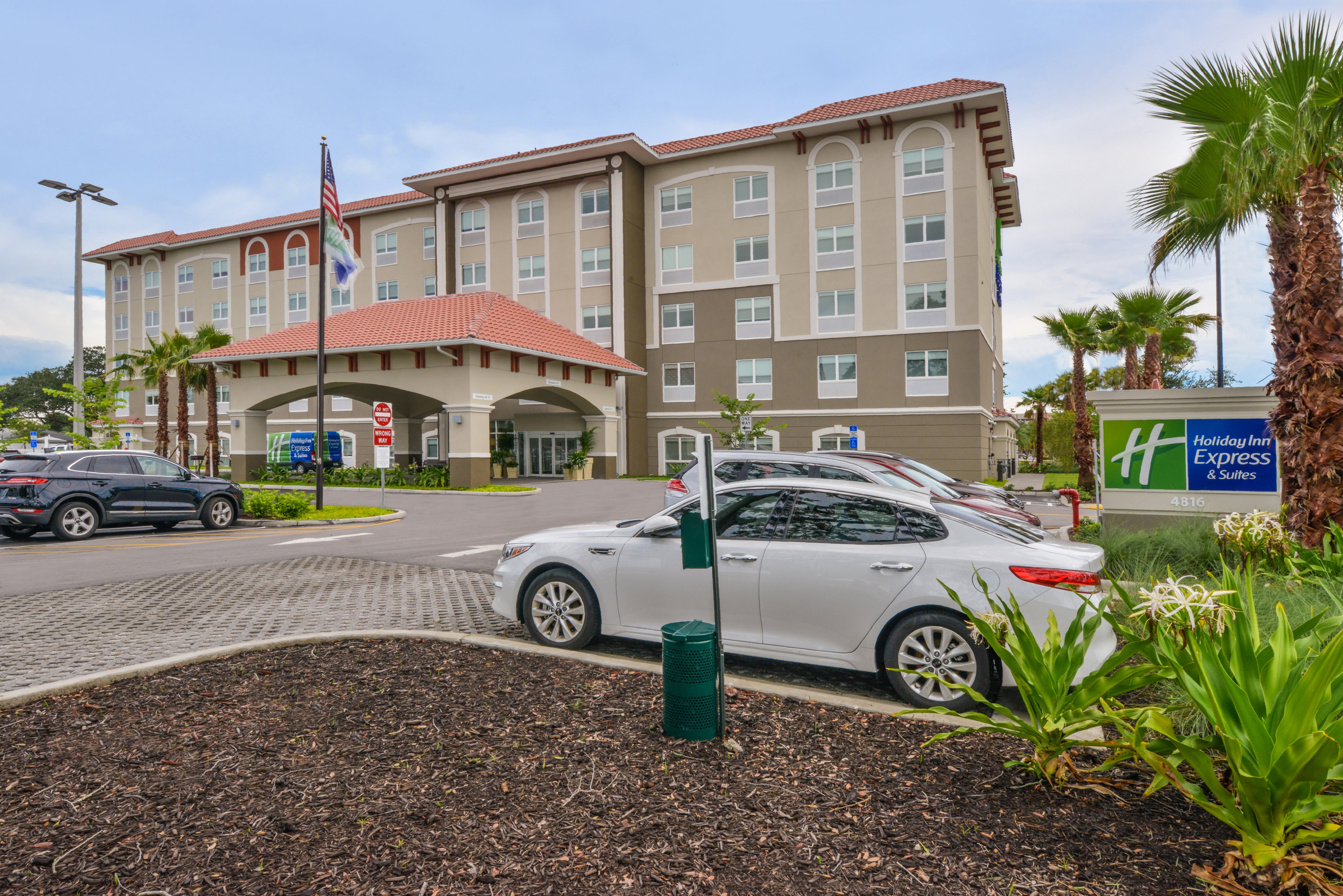 Holiday Inn Express and Suites St. Petersburg - Se