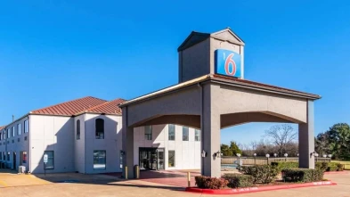 Motel 6 Ennis, TX