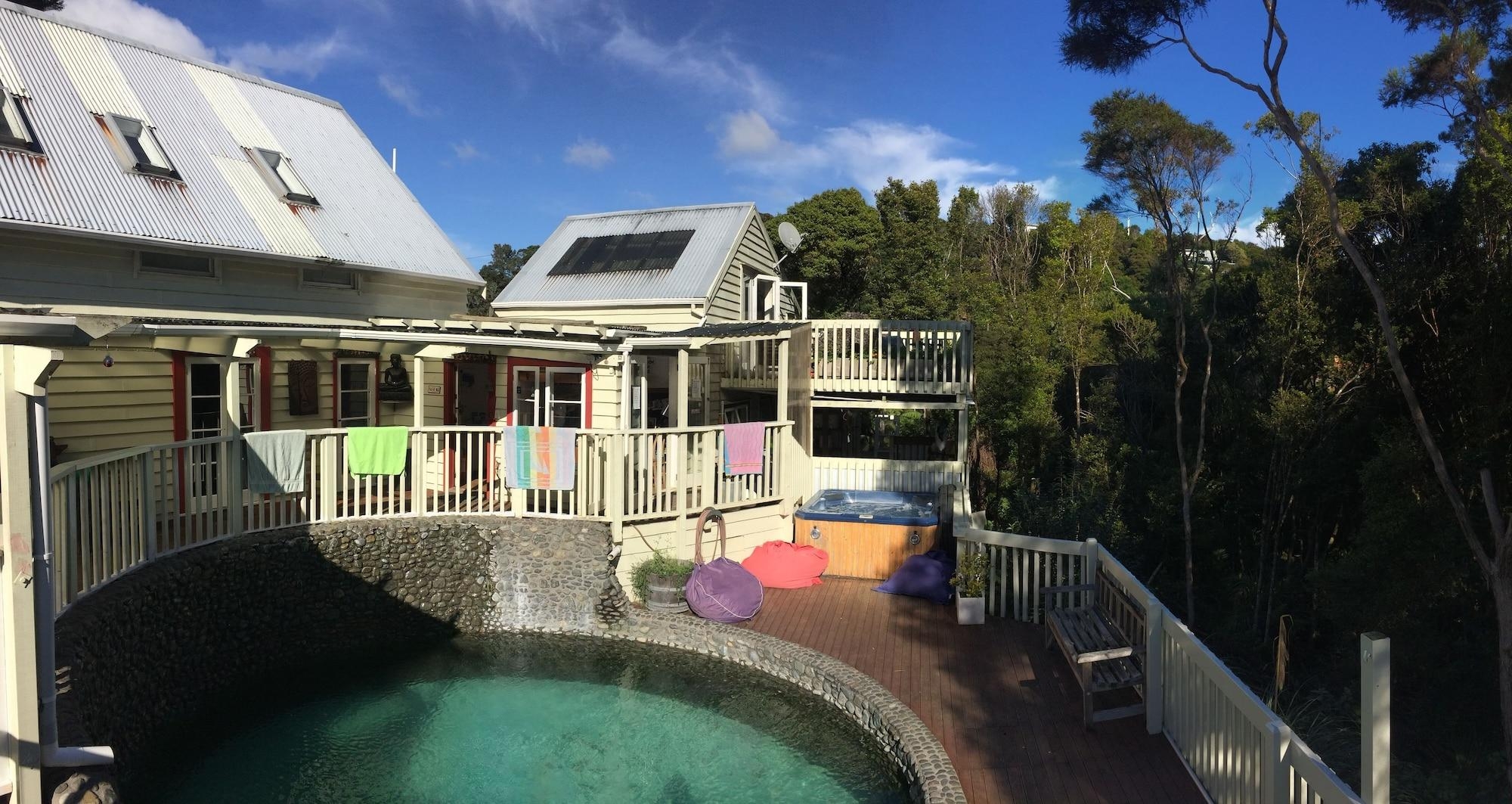 Hekerua Lodge Backpackers