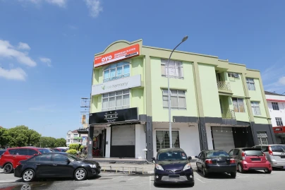 Oyo 89902 Semerah Suites Homestay Pontian