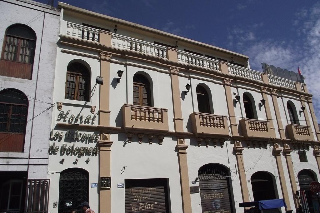 Los Balcones De Bolognesi