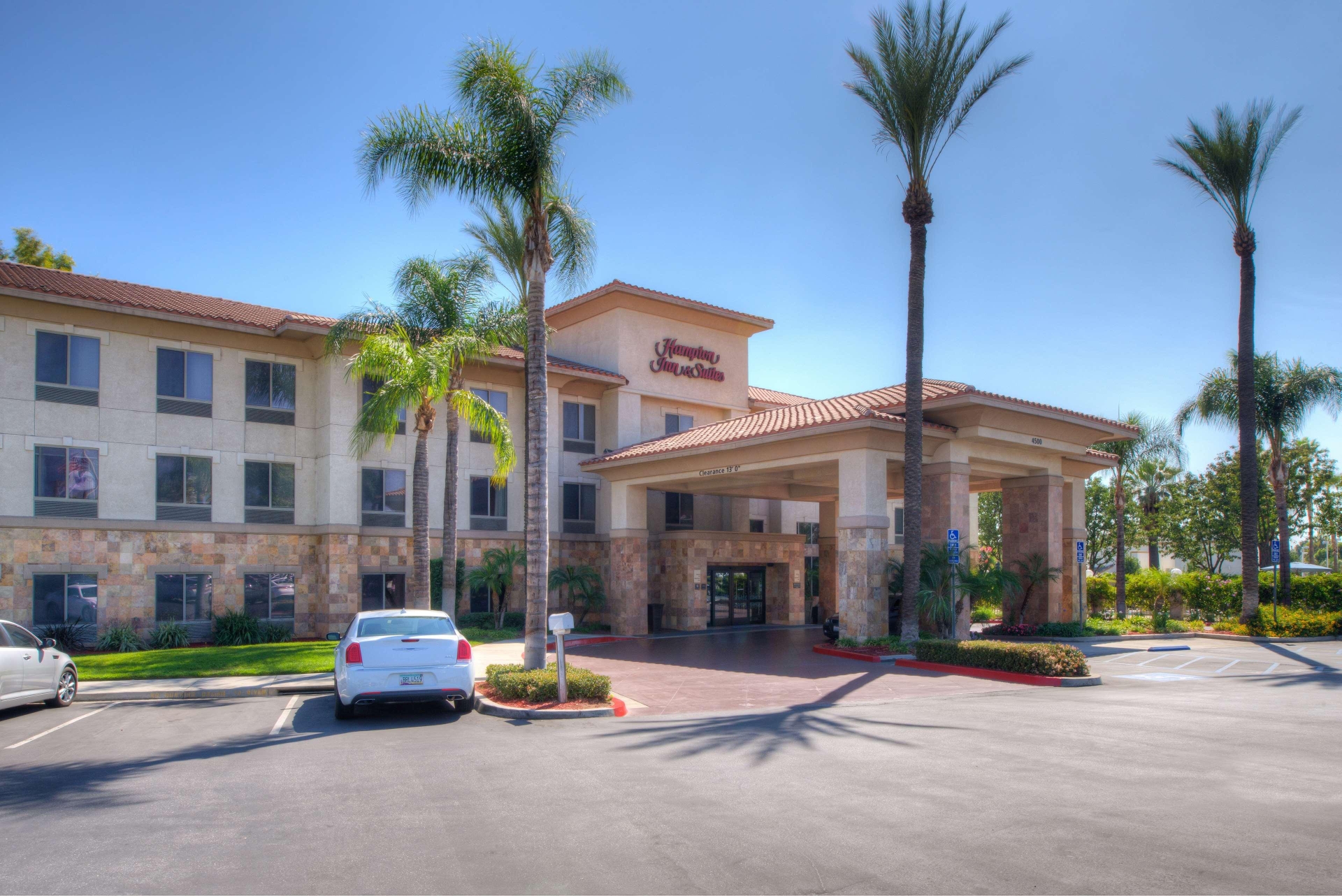 Hampton Inn & Suites Ontario - Travel Gay