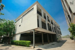 The Box Residence by ZUZU