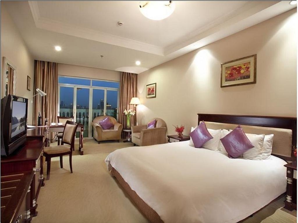 Golden River-View Hotel