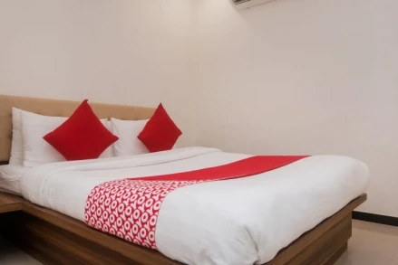 OYO 23259 Hotel Galaxy Inn