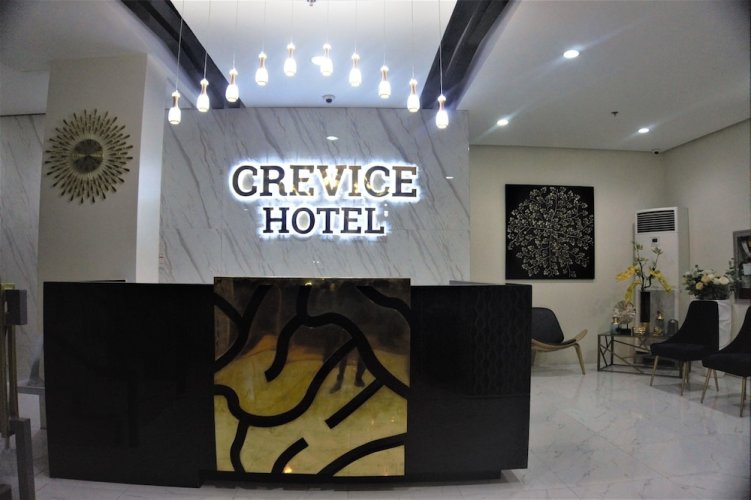 Crevice Hotel