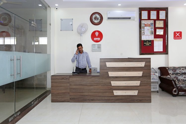 OYO 8425 Hotel Shiv Palace