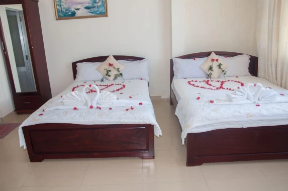 Queen Hotel 7