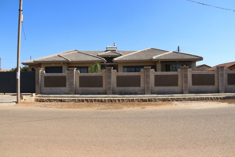 Grey Oak Holiday House