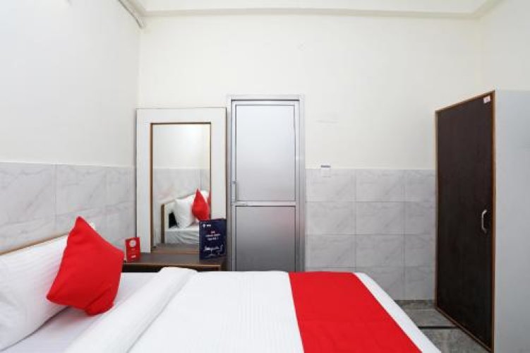 OYO 11762 Trimurti Guest House