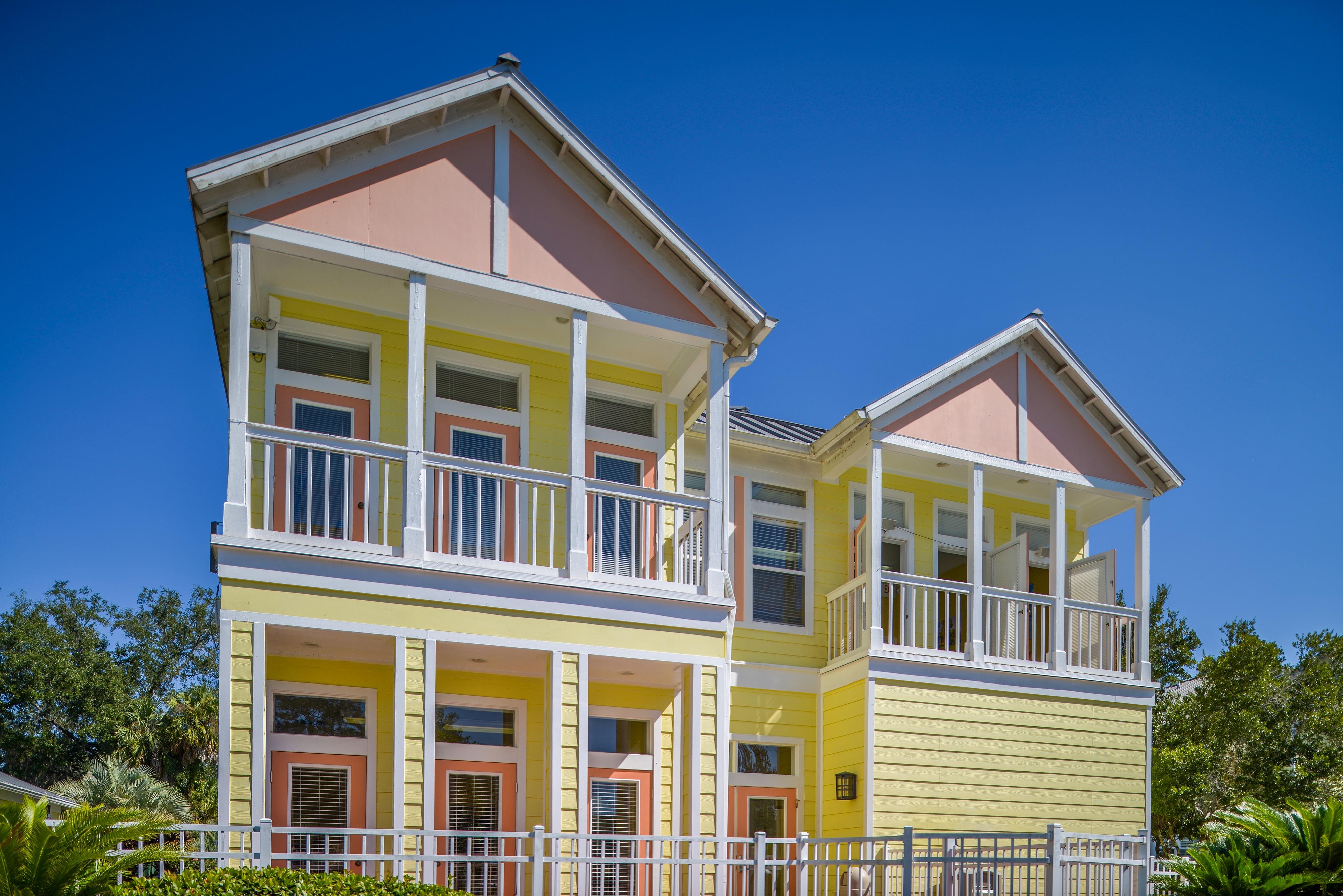 Barefoot Suite Condos Close To The Parks